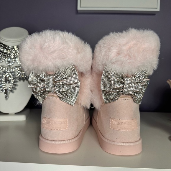 Juicy Couture Pink Faux Fur Boots w/ Rhinestone Bow|Size 9 - Picture 6 of 6